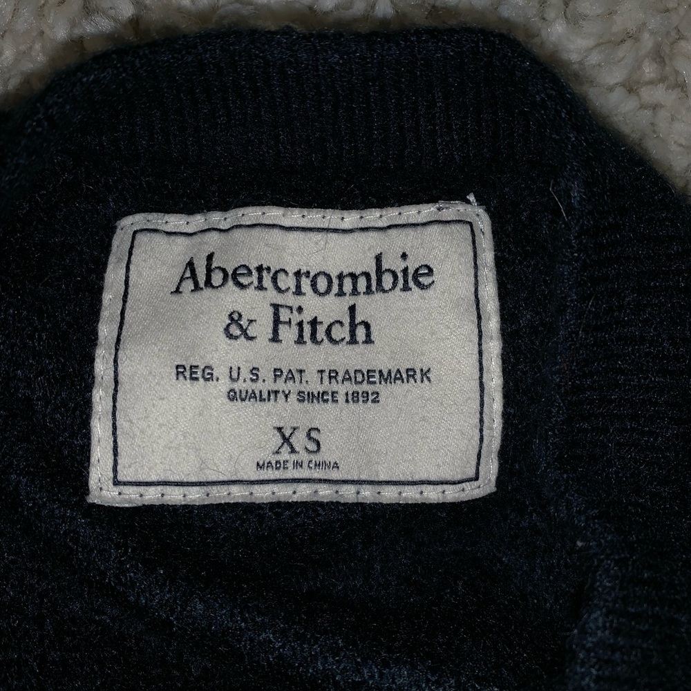 Abercrombie & Fitch - Picture 2 of 2